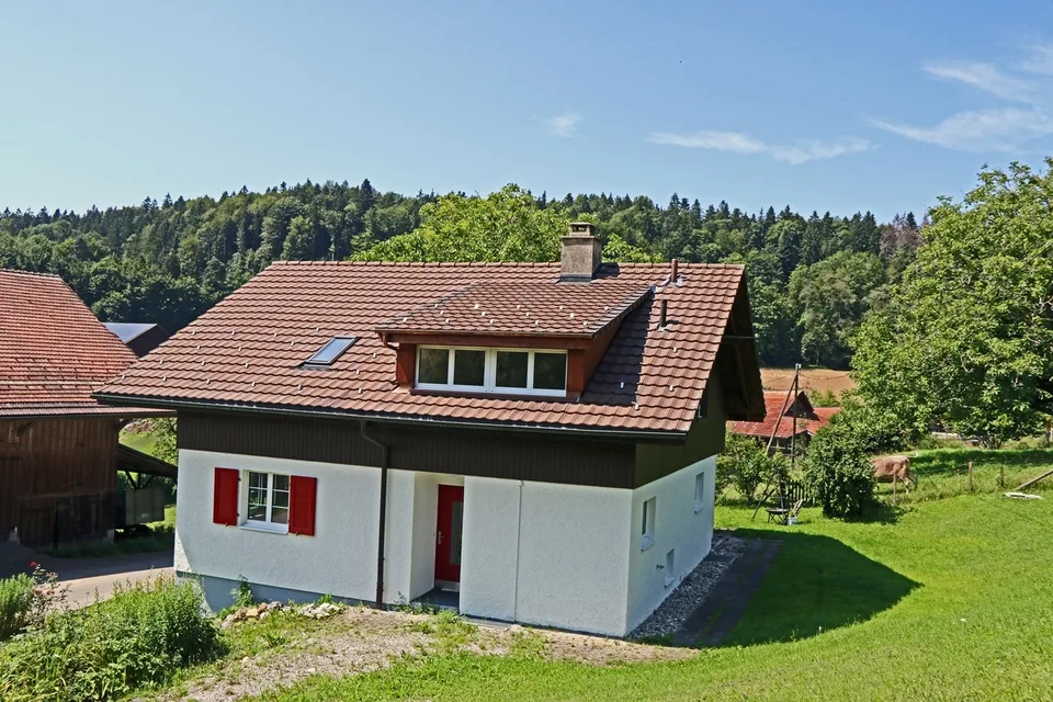 Grosses Wohnhaus an schöner Lage