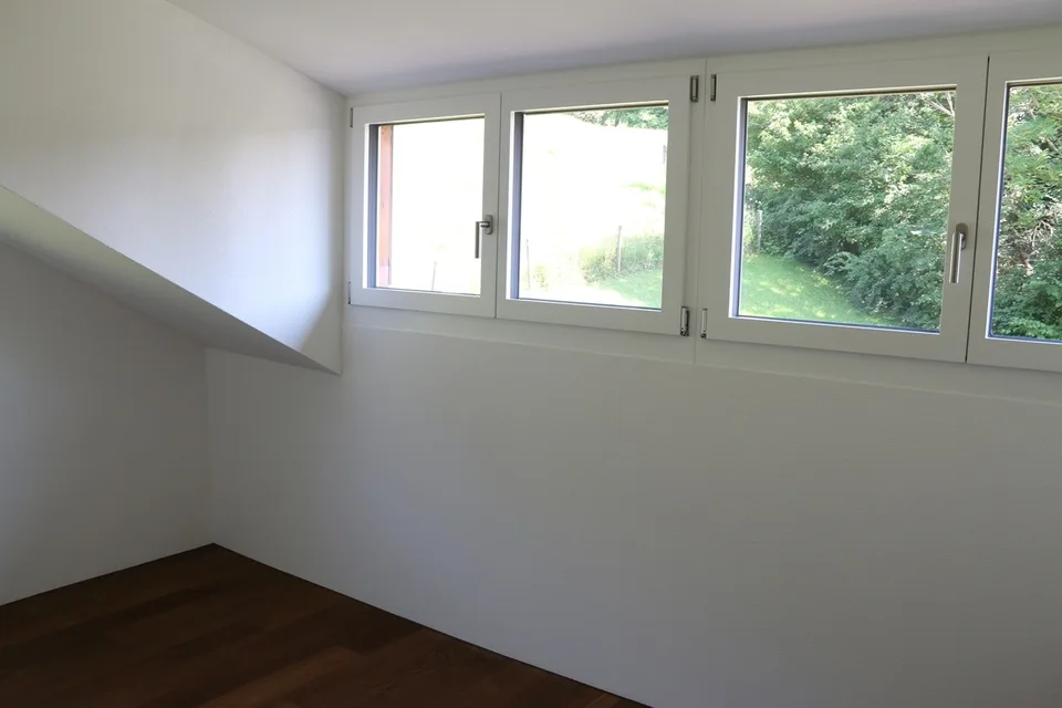 Grosses Wohnhaus an schöner Lage