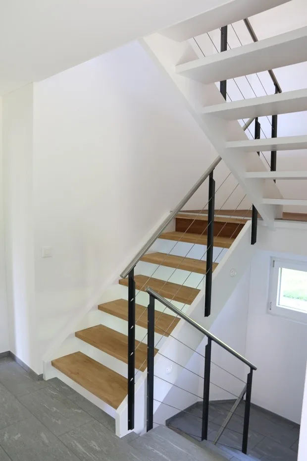 Grosses Wohnhaus an schöner Lage
