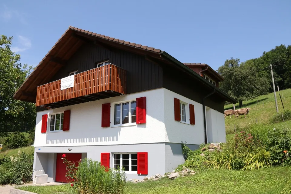 Grosses Wohnhaus an schöner Lage