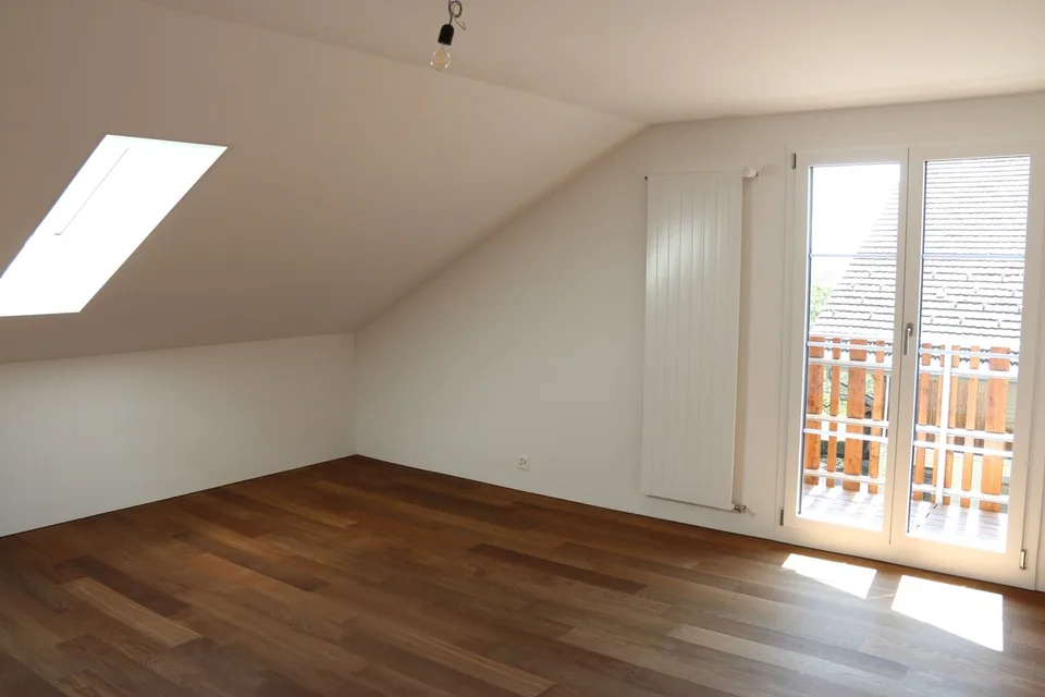 Grosses Wohnhaus an schöner Lage