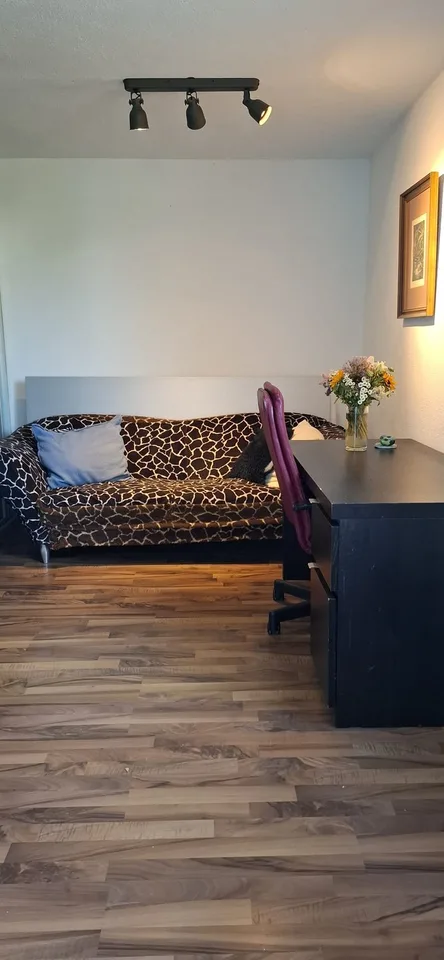 2 Zimmer und Badezimmer in Einfamilienhaus