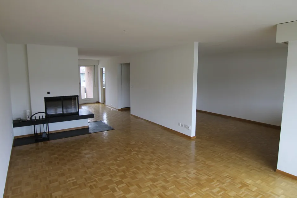Grosszügige 4,5-Zimmer-Wohnung an schöner Lage zu vermieten