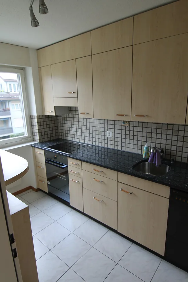 Grosszügige 4,5-Zimmer-Wohnung an schöner Lage zu vermieten