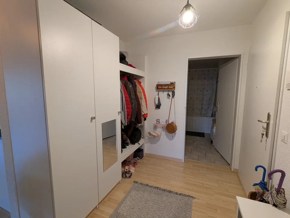 Bright 3.5-Room Apartment with Beautiful Winter Garden in Zürich Seebach