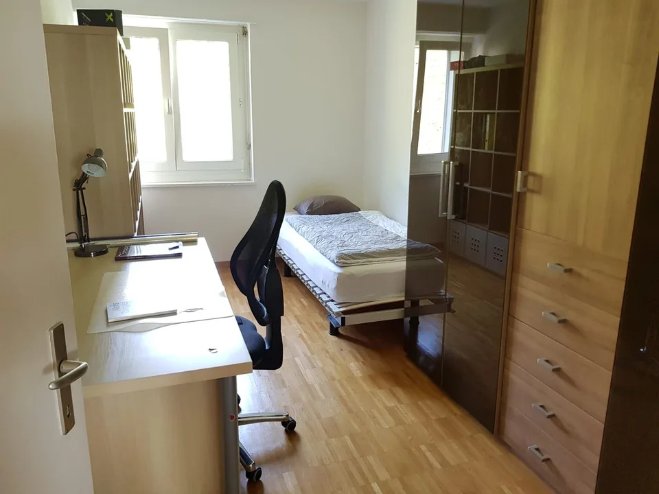 Schönes Zimmer in ruhiger 3-Zimmer-WHG nähe Flughafen, Einzug ab 01.09.2026 oder nach Vereinbarung