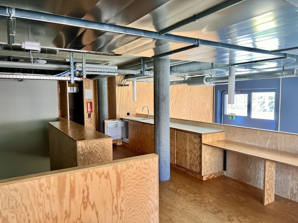 Gewerbefläche(n) im Erdgeschoss zu vermieten (201m2/402m2/603m2) – foto 4 di 5