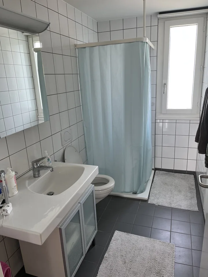 Zwei freie Zimmer in grosszügiger 4er WG in Oerlikon