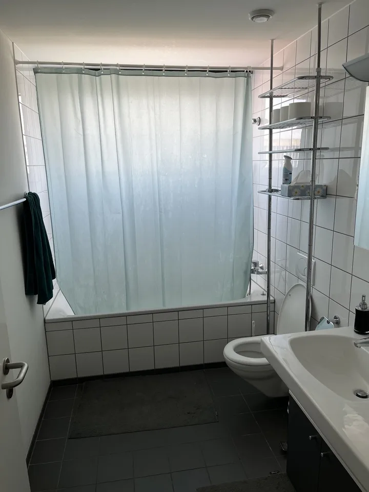 Zwei freie Zimmer in grosszügiger 4er WG in Oerlikon