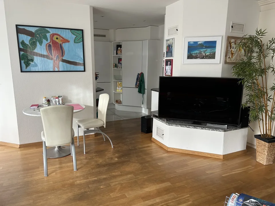 Urbaner Komfort mit naturnaher Ruhe: WG - Zimmer per 1. 10.26