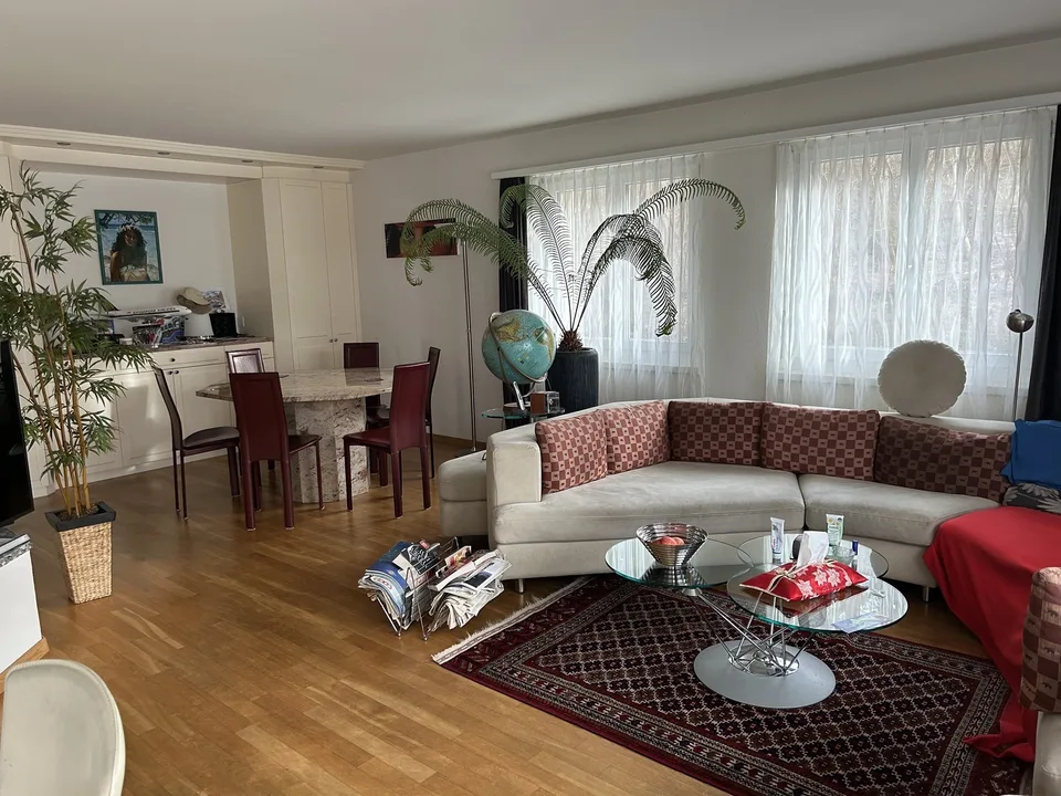 Urbaner Komfort mit naturnaher Ruhe: WG - Zimmer per 1. 10.26