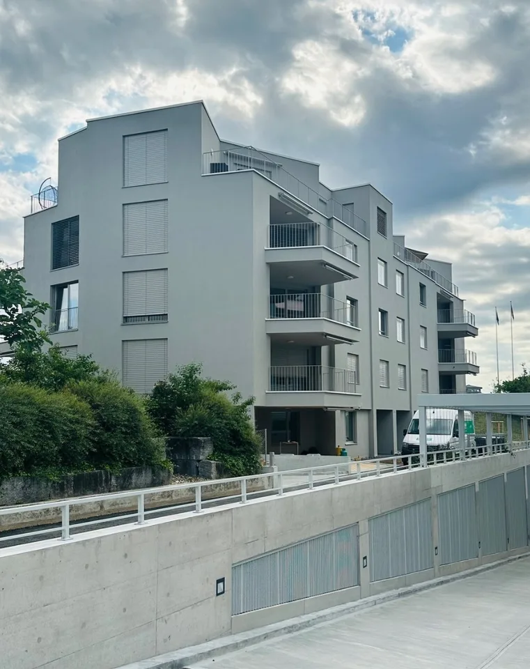 Appartement de 3,5 pièces moderne avec balcon à Zürich-Seebach