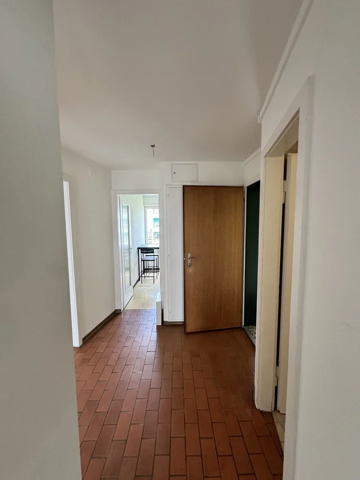 Grosses WG Zimmer (16m2) in Dübendorf