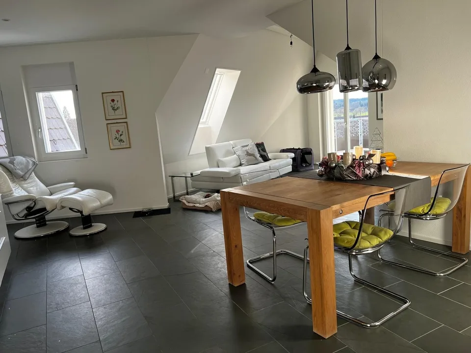 Moderne Wohnung im Eigentumsstandard an ruhiger Lage in Grüningen