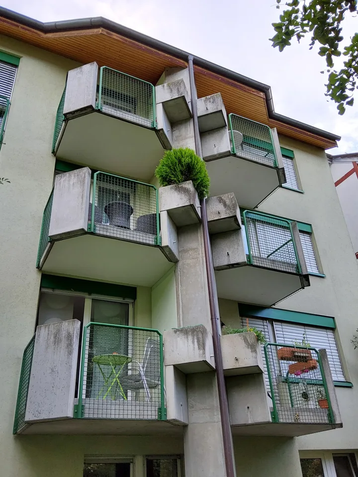 Kleiner Autoeinstellhallenplatz in Birsfelden