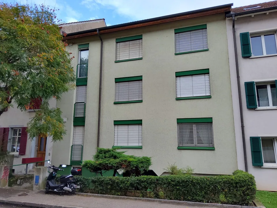 Kleiner Autoeinstellhallenplatz in Birsfelden
