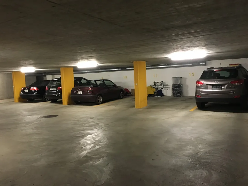 Kleiner Autoeinstellhallenplatz in Birsfelden