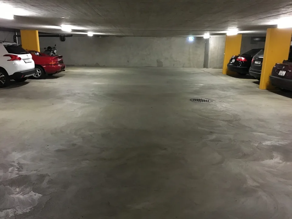 Kleiner Autoeinstellhallenplatz in Birsfelden