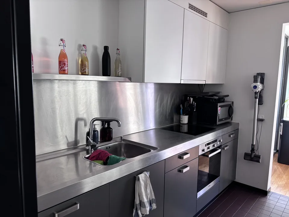 Temporary Bright & Spacious Furnished 2.5-Room Apartment  –  Altstetten / Albisrieden
