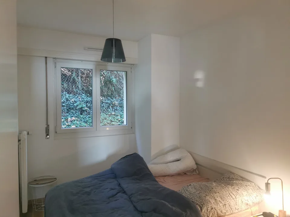 Cozy furnished room in sunny lake view flat