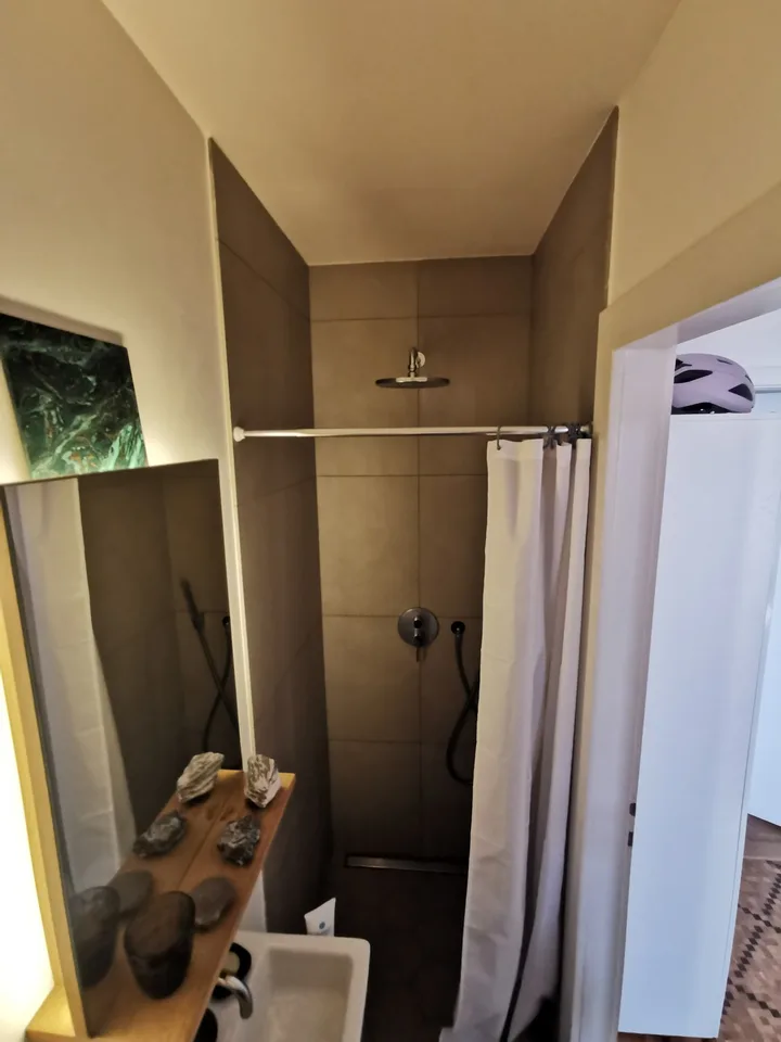 Cozy furnished room in sunny lake view flat