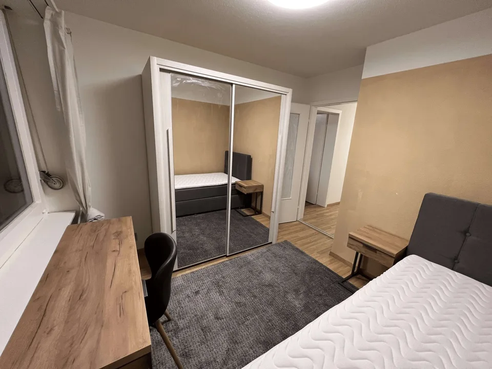 Furnished room in modernised apartment in a top location