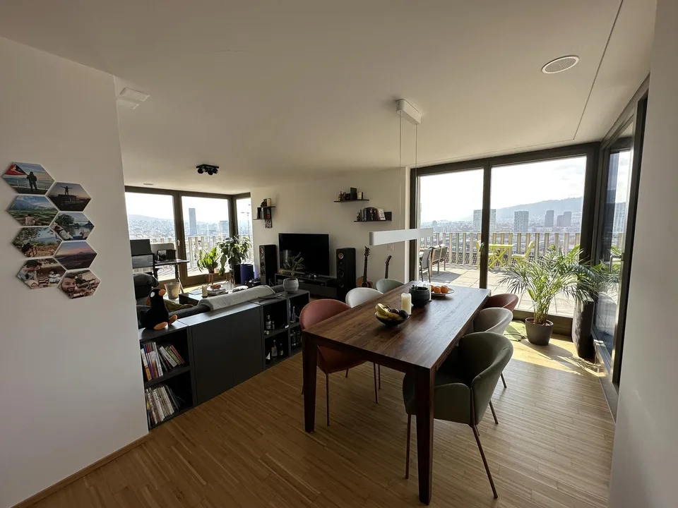 Fully furnished 2.5-room apartment with large terrace overlooking Zürich