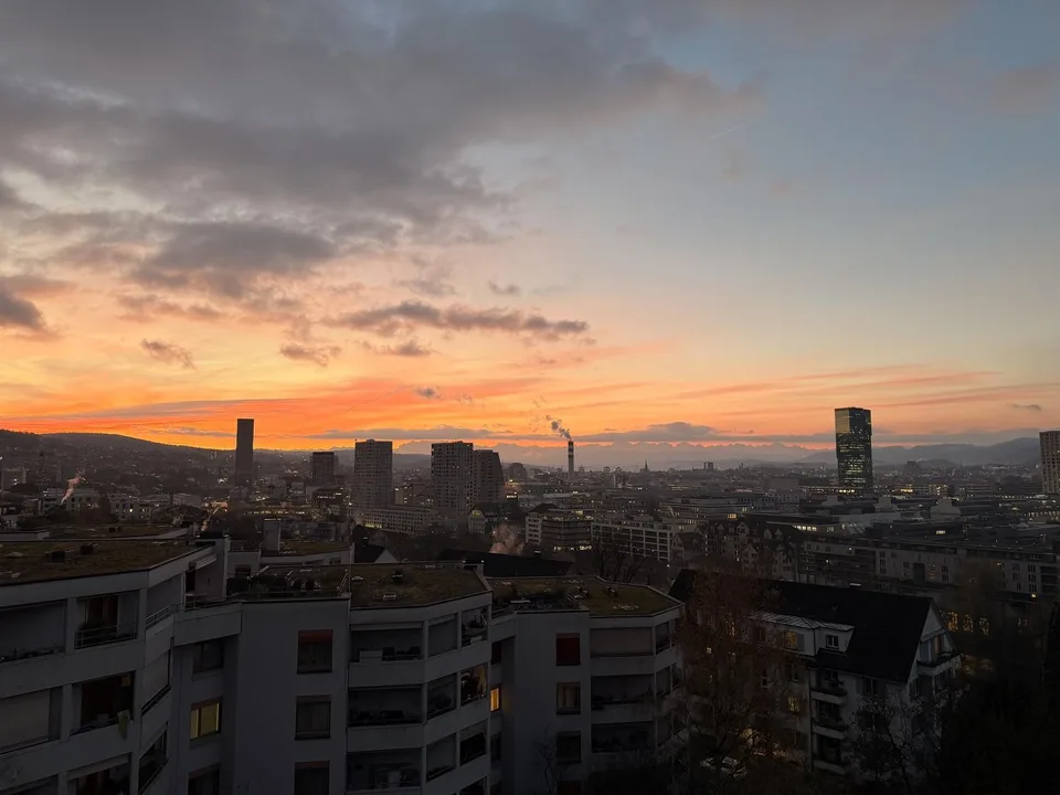 Fully furnished 2.5-room apartment with large terrace overlooking Zürich