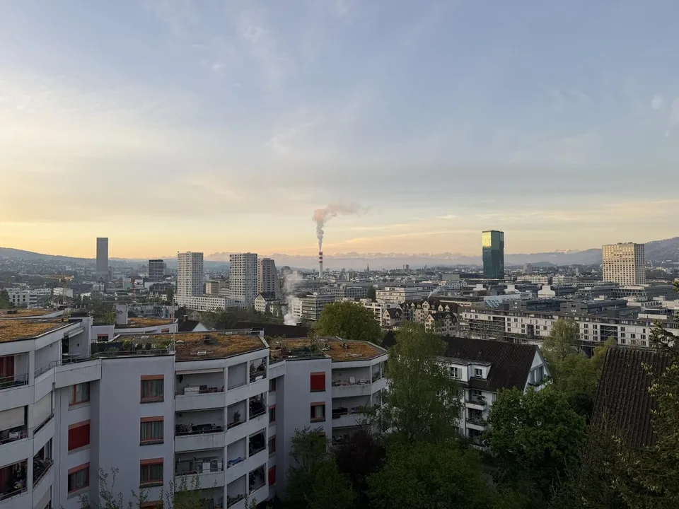 Fully furnished 2.5-room apartment with large terrace overlooking Zürich