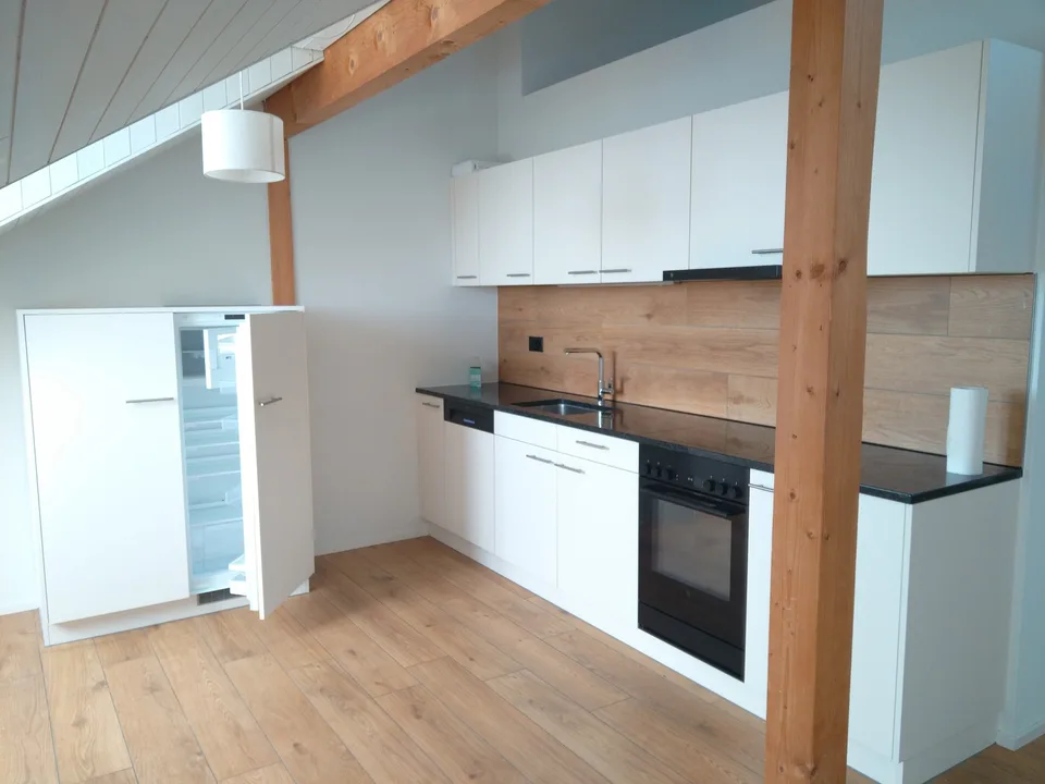 Nachmieter:in für eine Dachwohnung mit Aussicht gesucht