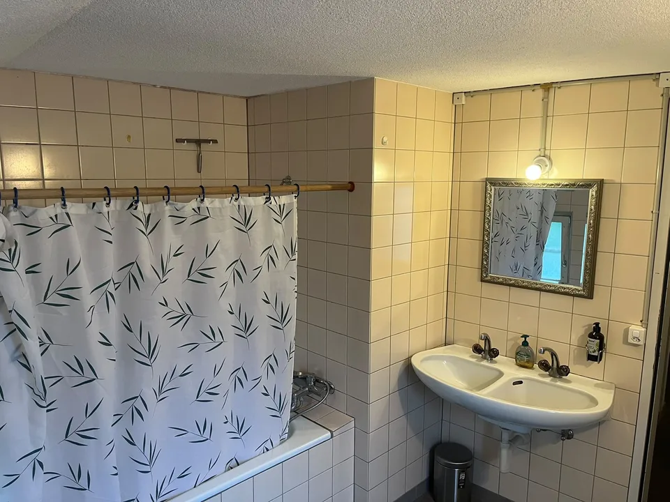 WG Zimmer in Seenähe (w)