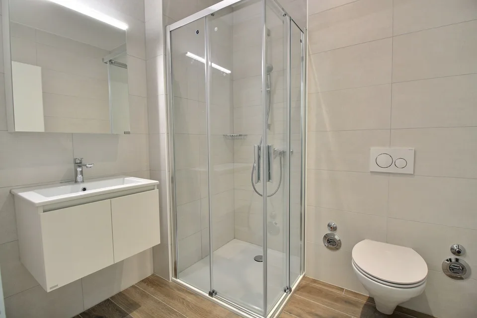 Prächtige 3.5-Zimmer-Neuwohnung in Marly mit Südausrichtung und Blick auf die Gérine! – Foto 6 von 9