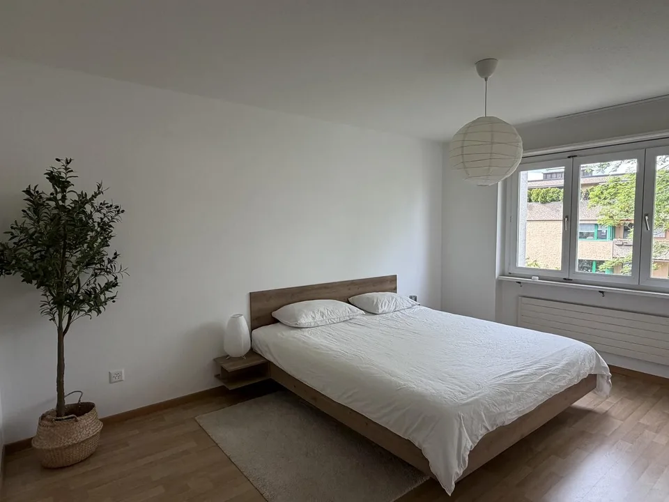 Helle und gemütliche 3.5-Zimmer-Wohnung mit Balkon und Parkplatz in 8804 Au ZH