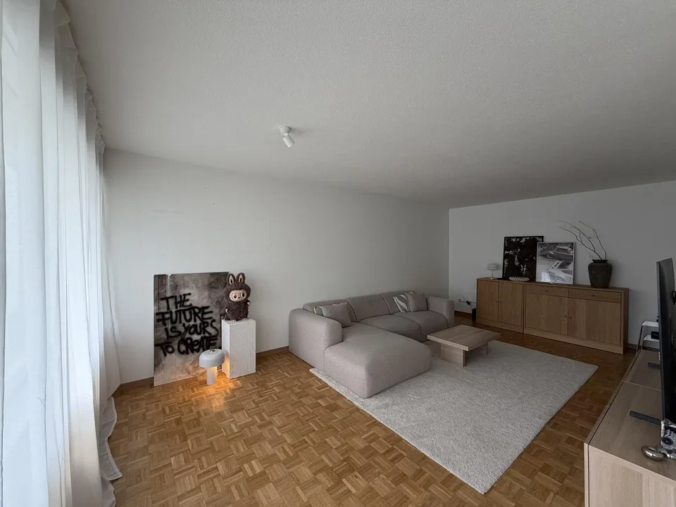 Helle und gemütliche 3.5-Zimmer-Wohnung mit Balkon und Parkplatz in 8804 Au ZH