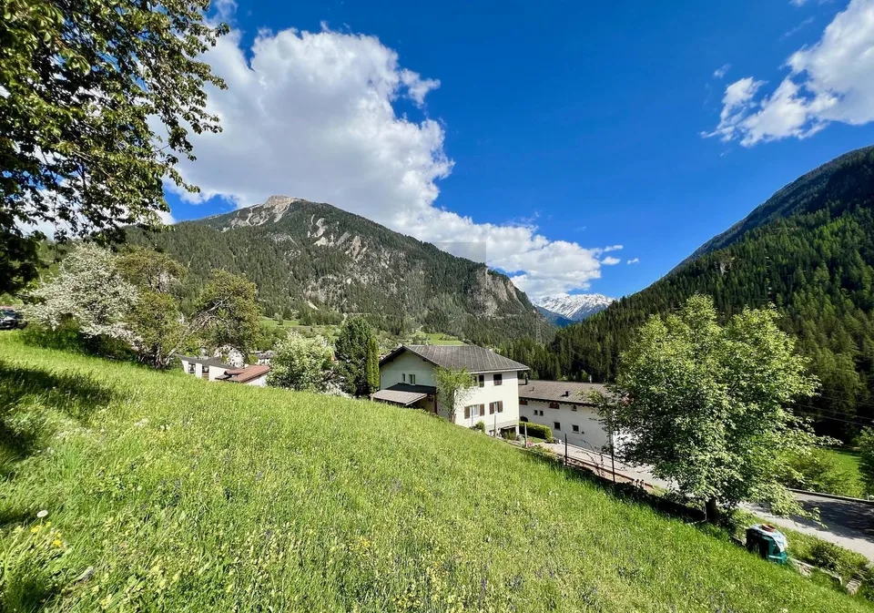 AN EINMALIGER UND SONNIGER LAGE MIT BAULANDRESERVE