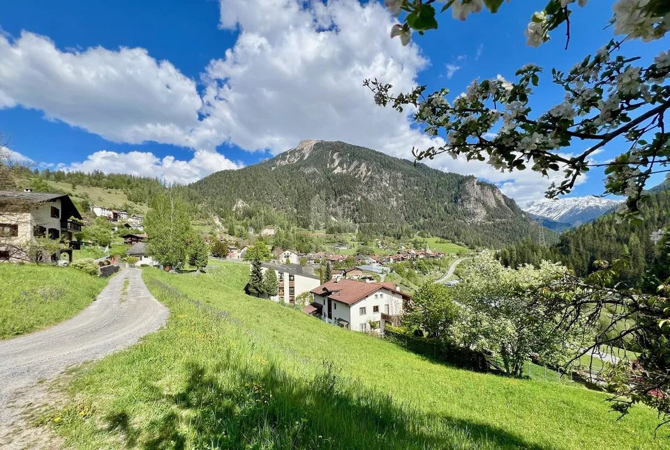 AN EINMALIGER UND SONNIGER LAGE MIT BAULANDRESERVE