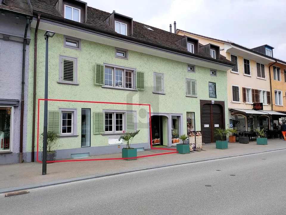 IDEAL FÜR COIFFEUR ODER KOSMETIK, ZENTRAL