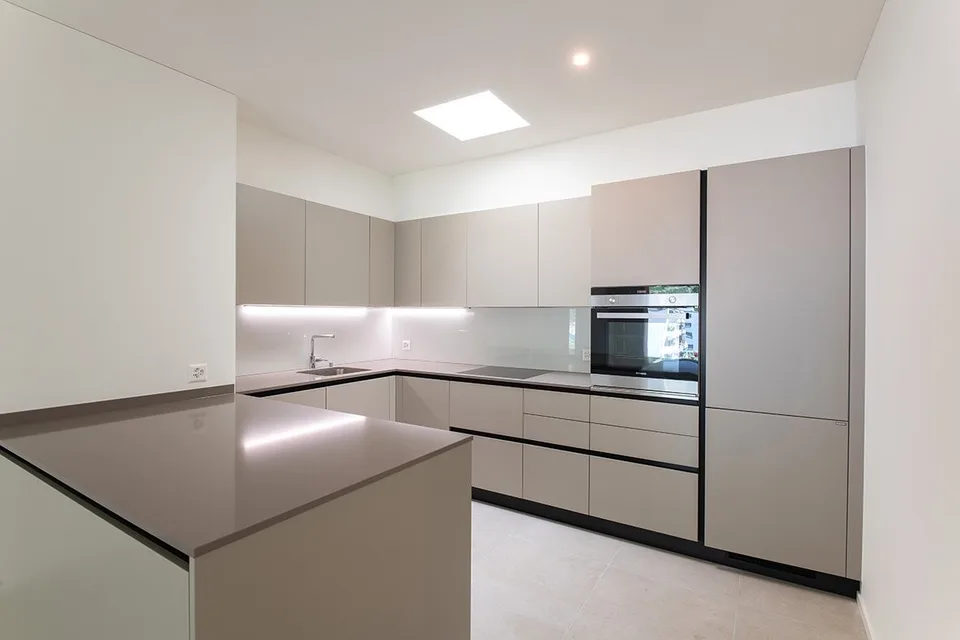 Modern 5.5-room apartment with garden