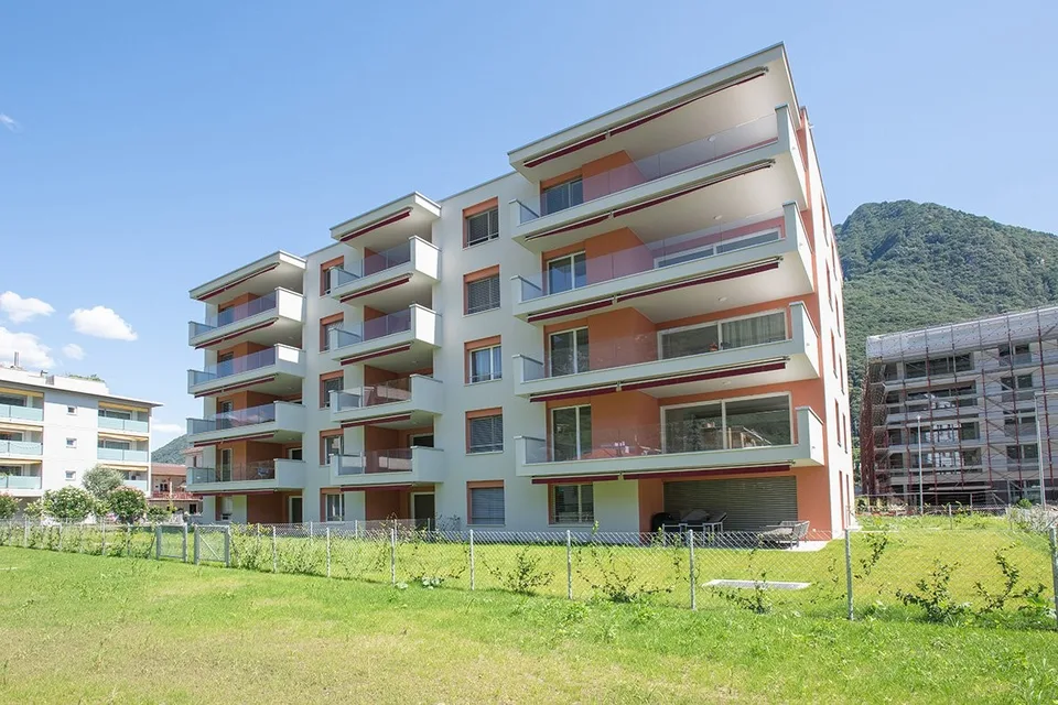 Modern 5.5-room apartment with garden
