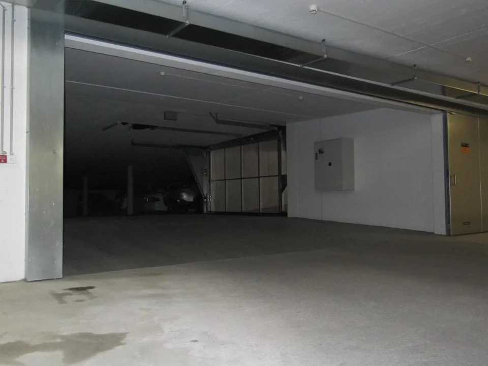 Tiefgaragenplatz zu vermieten - Perfekt erschlossene Lage – Foto 6 von 7