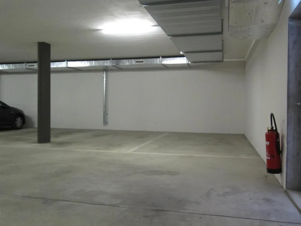 Tiefgaragenplatz zu vermieten - Perfekt erschlossene Lage