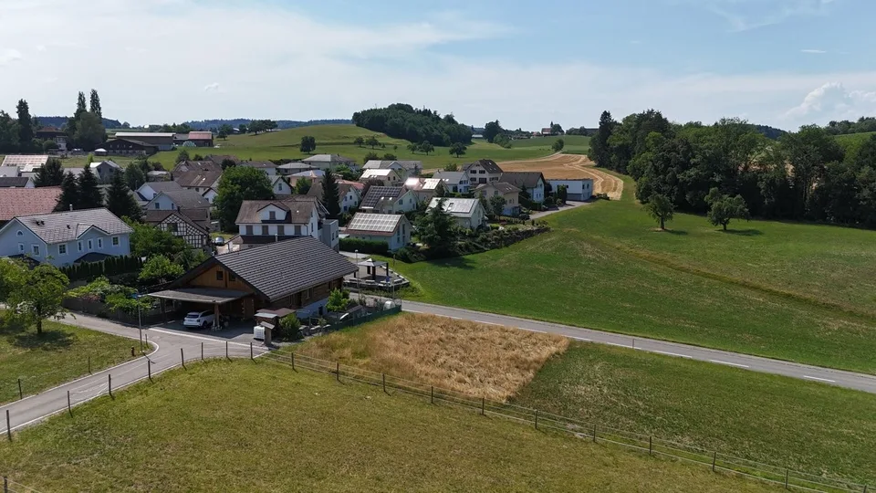 Neubau 5.5-Zi.-Doppeleinfamilienhaus an erhöhter Wohnlage mit Weitsicht in Amlikon-Bissegg (Haus A)