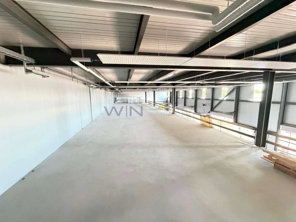 Flexible Industriehalle mit moderner Mezzanine