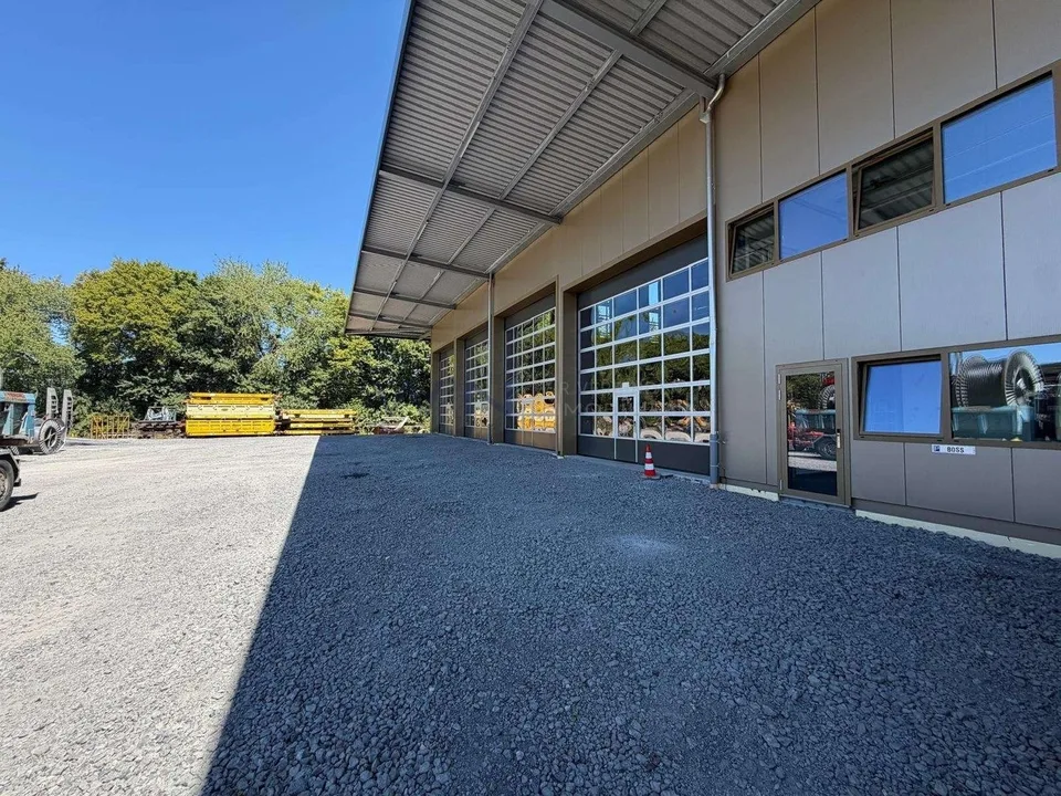 Flexible Industriehalle mit moderner Mezzanine