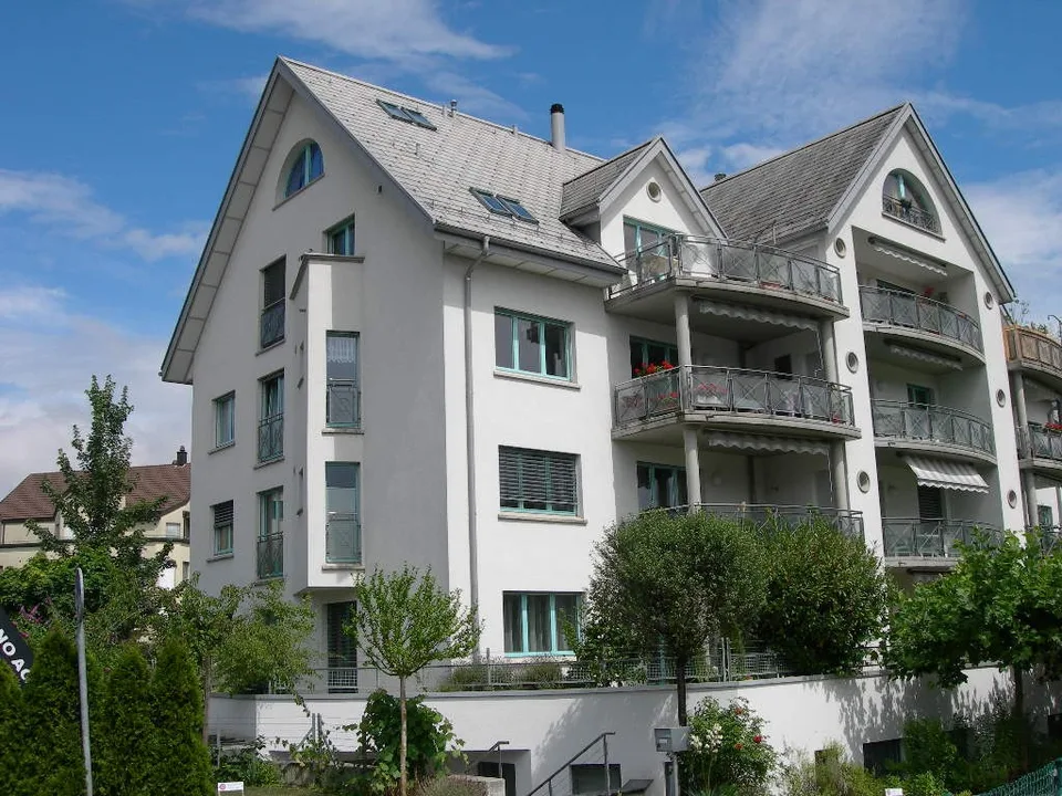 Moderne teilsanierte 4 ½ Zimmer Wohnung mit Sitzplatz
