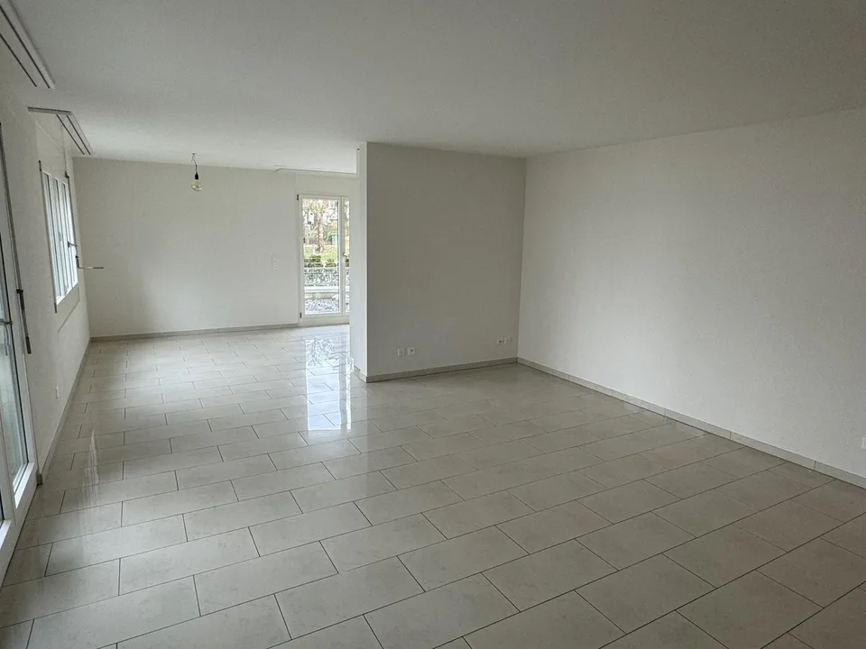 Moderne teilsanierte 4 ½ Zimmer Wohnung mit Sitzplatz