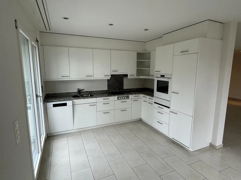 Moderne teilsanierte 4 ½ Zimmer Wohnung mit Sitzplatz