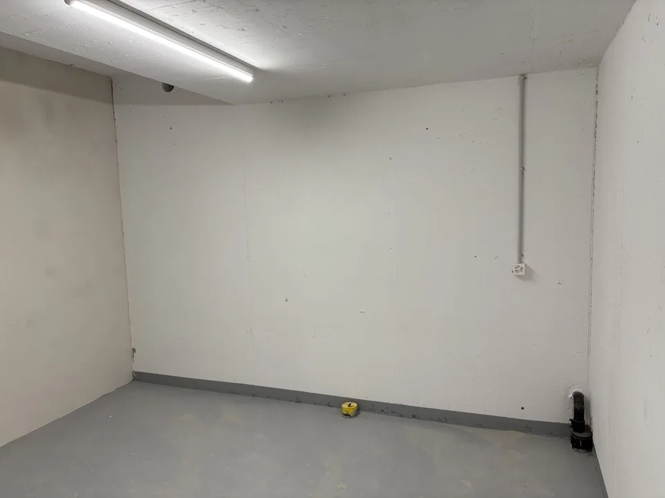 Stauraum oder Platz für Hobby gesucht? Disponibelraum zu vermieten.