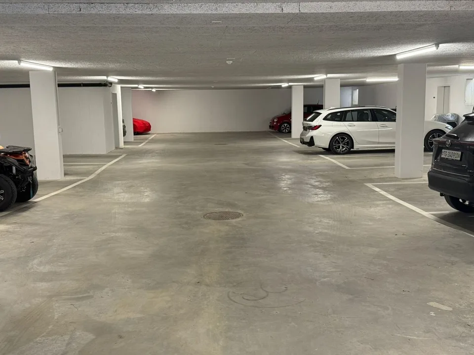 Einstellhallenplatz zu vermieten