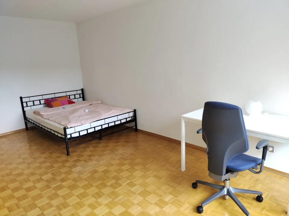 Hübsches & möbliertes Zimmer in 3er-WG